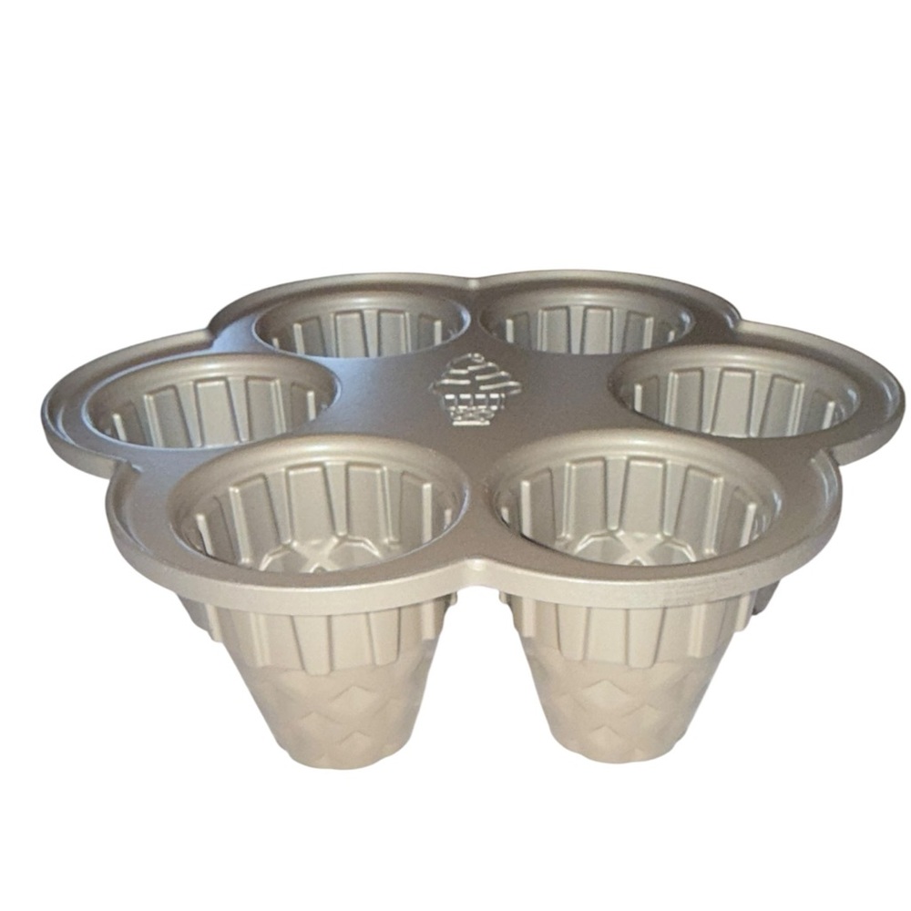 Williams Sonoma Nordic Ware Nonstick Cast Aluminum Ice Cream Cone Cake Pan - Picture 3 of 7